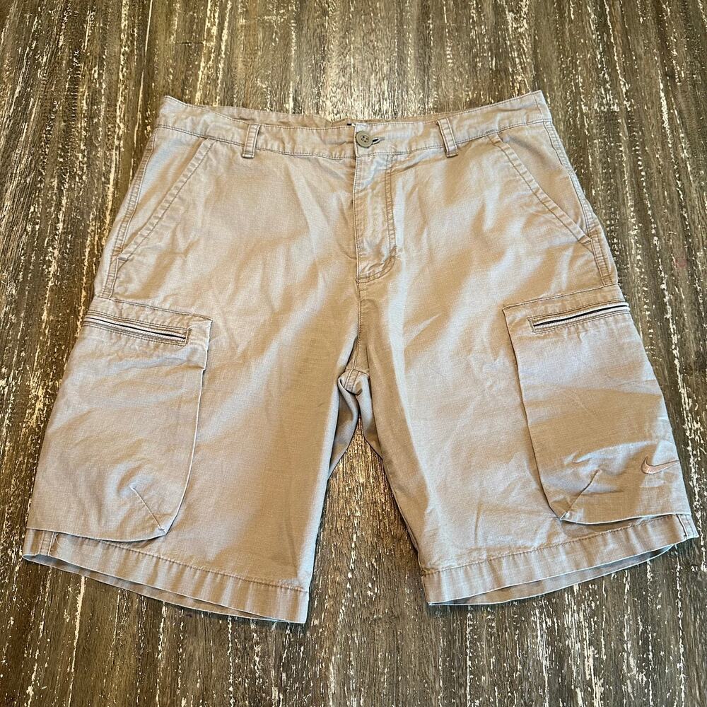 Vintage Nike Cargo Shorts 10” Inseam Y2K Oversized Khaki Tan Mens Size 34W Large